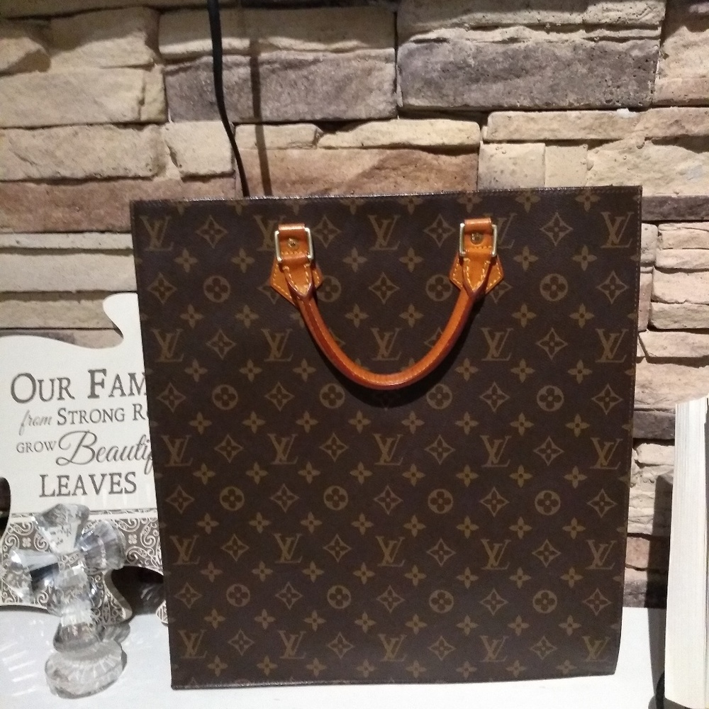 sold locally Amazing LV Plat sac tote